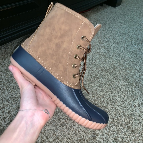 Duck Boots - Picture 2 of 4
